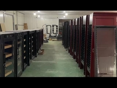 Lumière LED numérique verrouillable Étagères de cèdre Refroidisseur de cigare électrique Armoire humidificateur